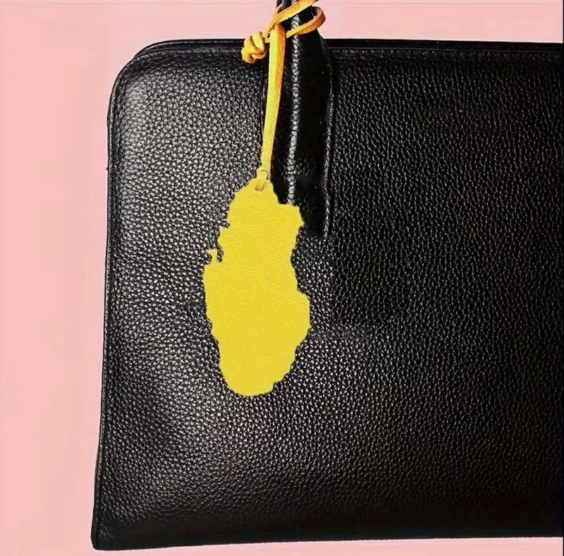 Leather bag tag in the shape of the Qatar map - Yellow