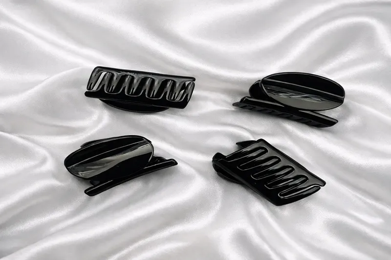 Black Hair Claw Clip One Piece Medium Size